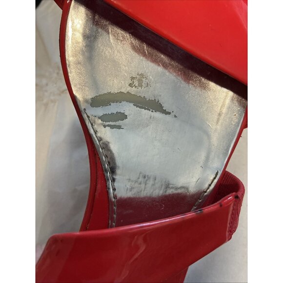 Gucci Authentic Solid Coral Pink Patent Leather Flat T Strap Sandals 6.5 - Picture 9 of 9